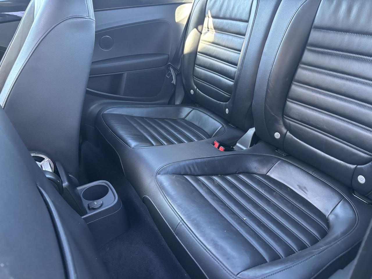 Volkswagen Beetle 2.0T Turbo w/Sunroof & Sound 2013