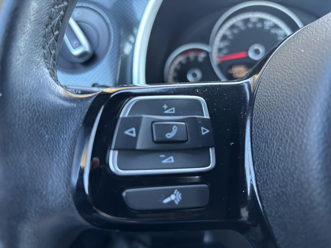 Volkswagen Beetle 2.0T Turbo w/Sunroof & Sound 2013