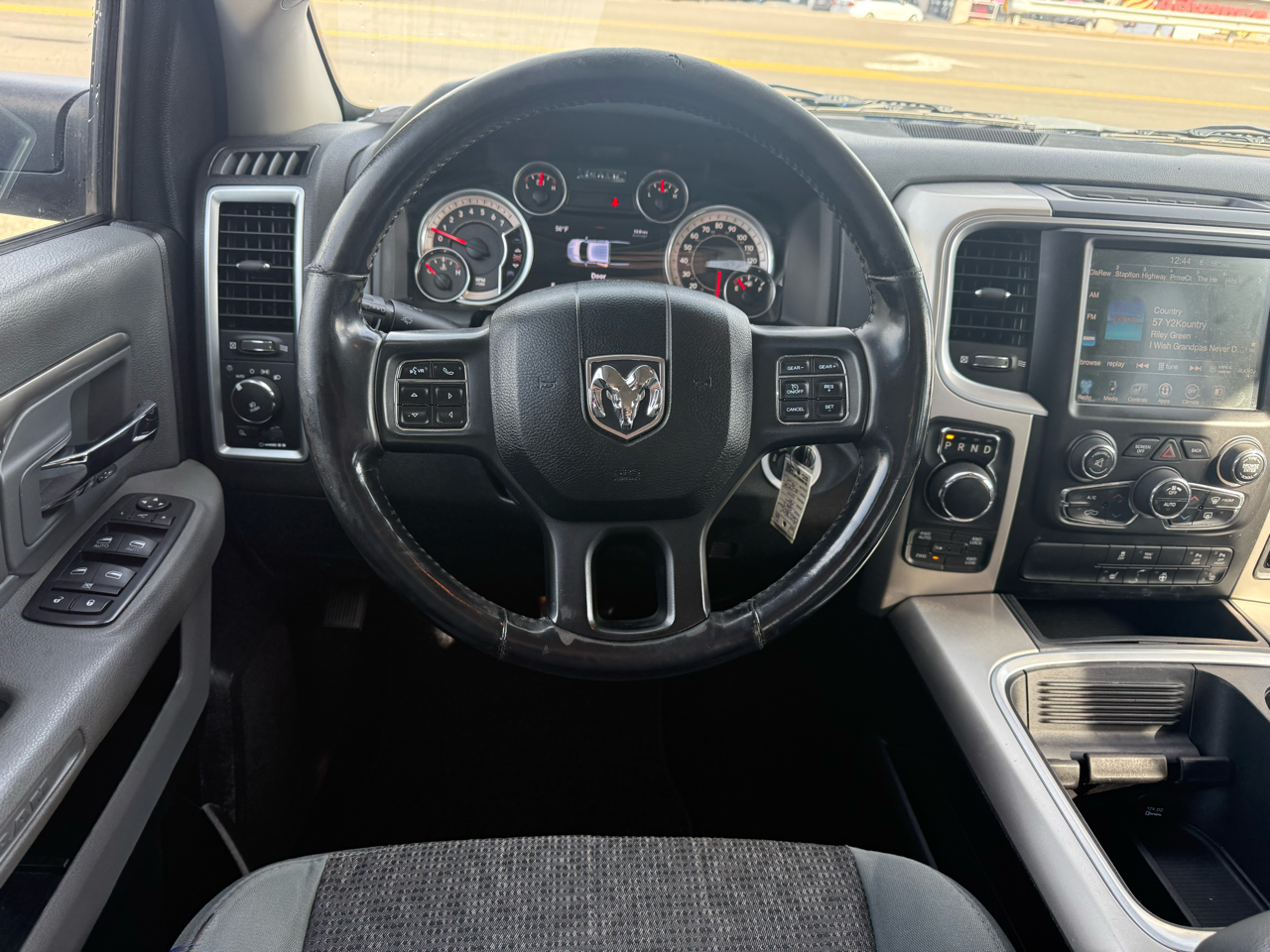 2015 Ram 1500 SLT photo 3