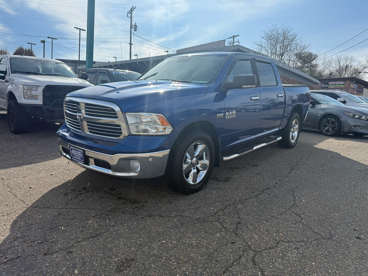 2015 Ram 1500 SLT photo 4