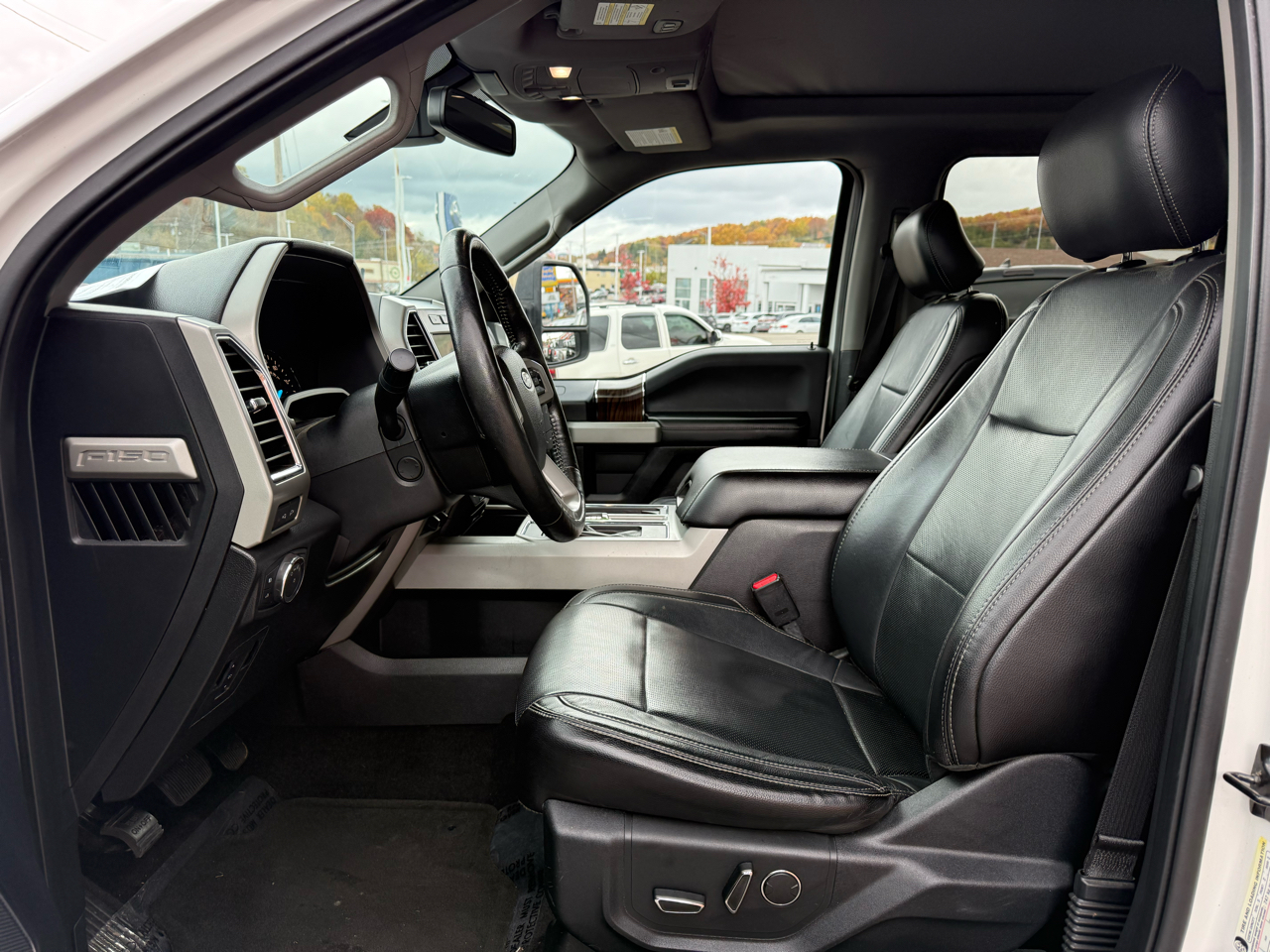 2017 Ford F-150 Lariat photo 2