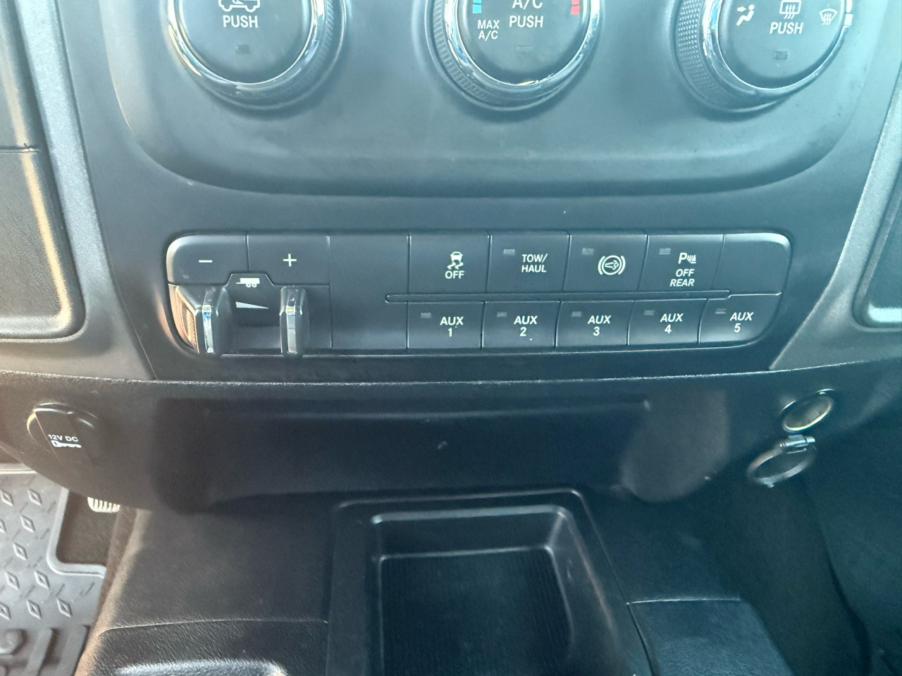 RAM 3500 Tradesman Crew Cab 4WD DRW 2016