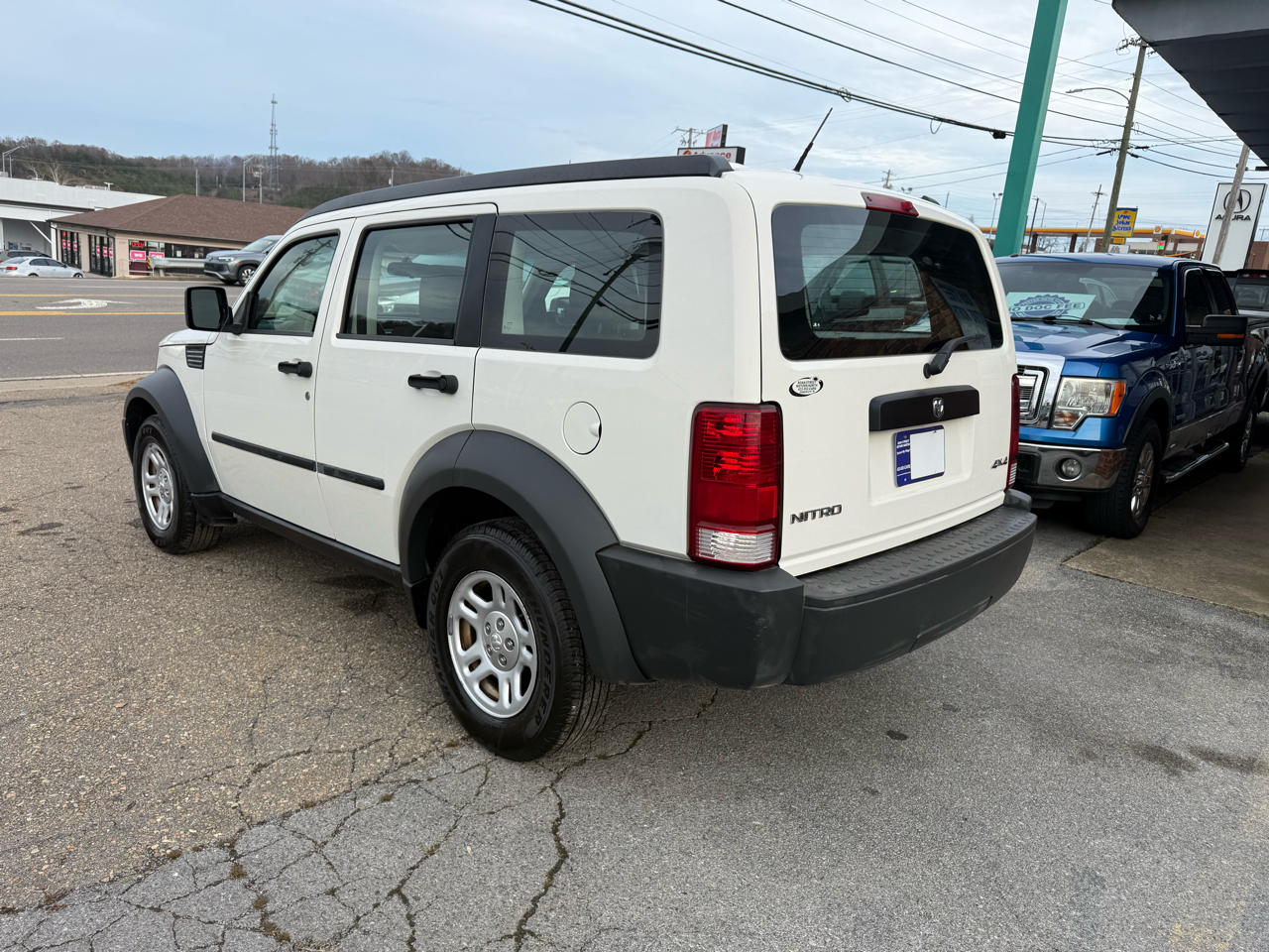 2008 Dodge Nitro SXT photo 2