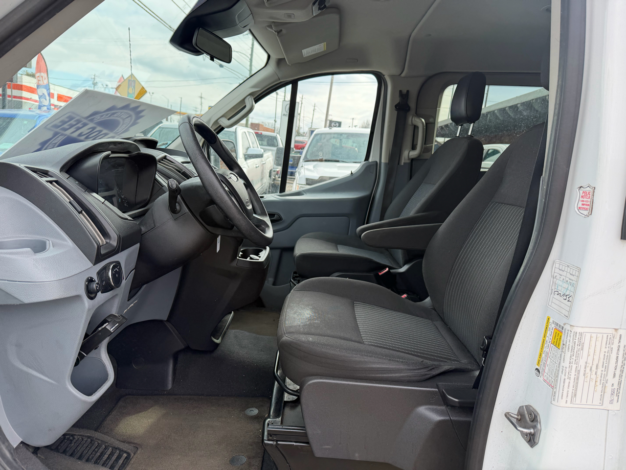 Ford Transit 350 Wagon Low Roof XL w/Sliding Pass. 148-in. WB 2018