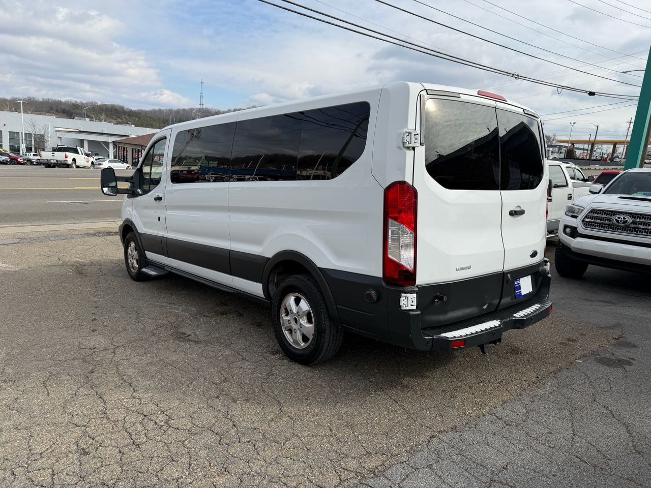 Ford Transit 350 Wagon Low Roof XL w/Sliding Pass. 148-in. WB 2018