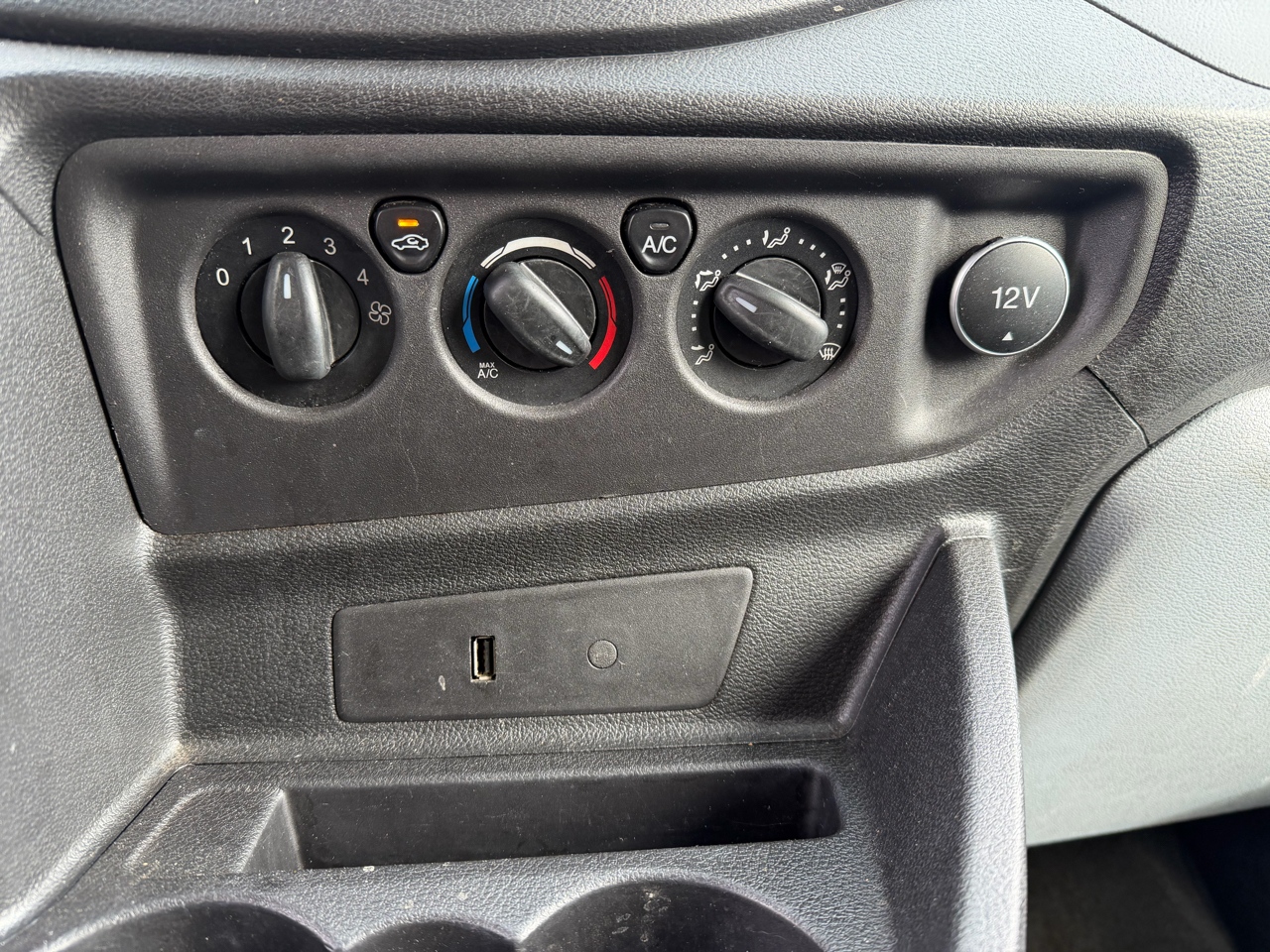 Ford Transit 350 Wagon Low Roof XL w/Sliding Pass. 148-in. WB 2018