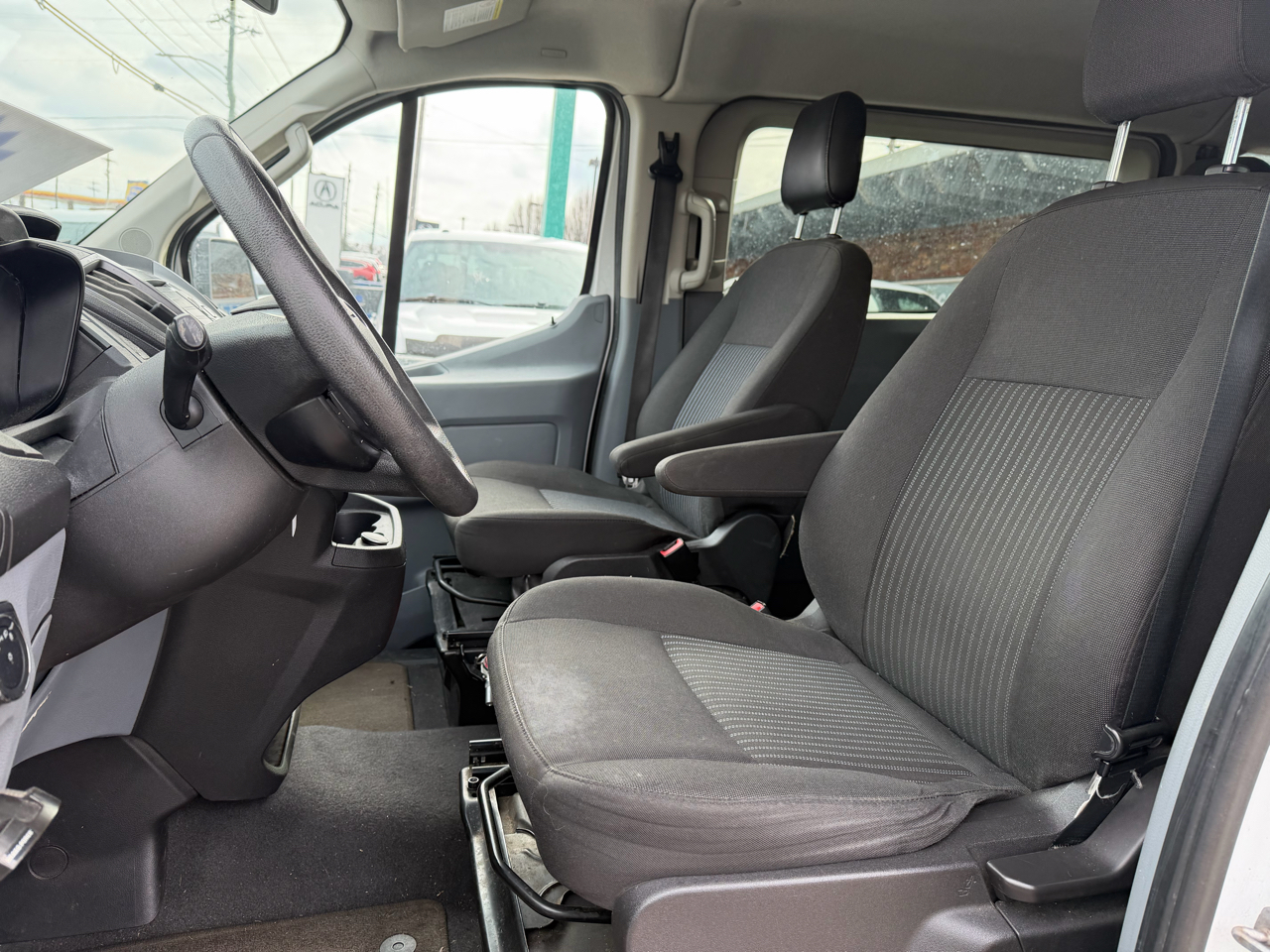 Ford Transit 350 Wagon Low Roof XL w/Sliding Pass. 148-in. WB 2018