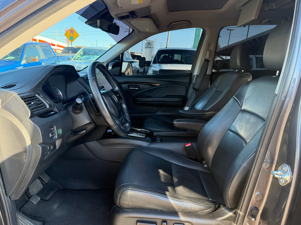 Honda Pilot Touring w/Rear Captain's Chairs AWD 2019