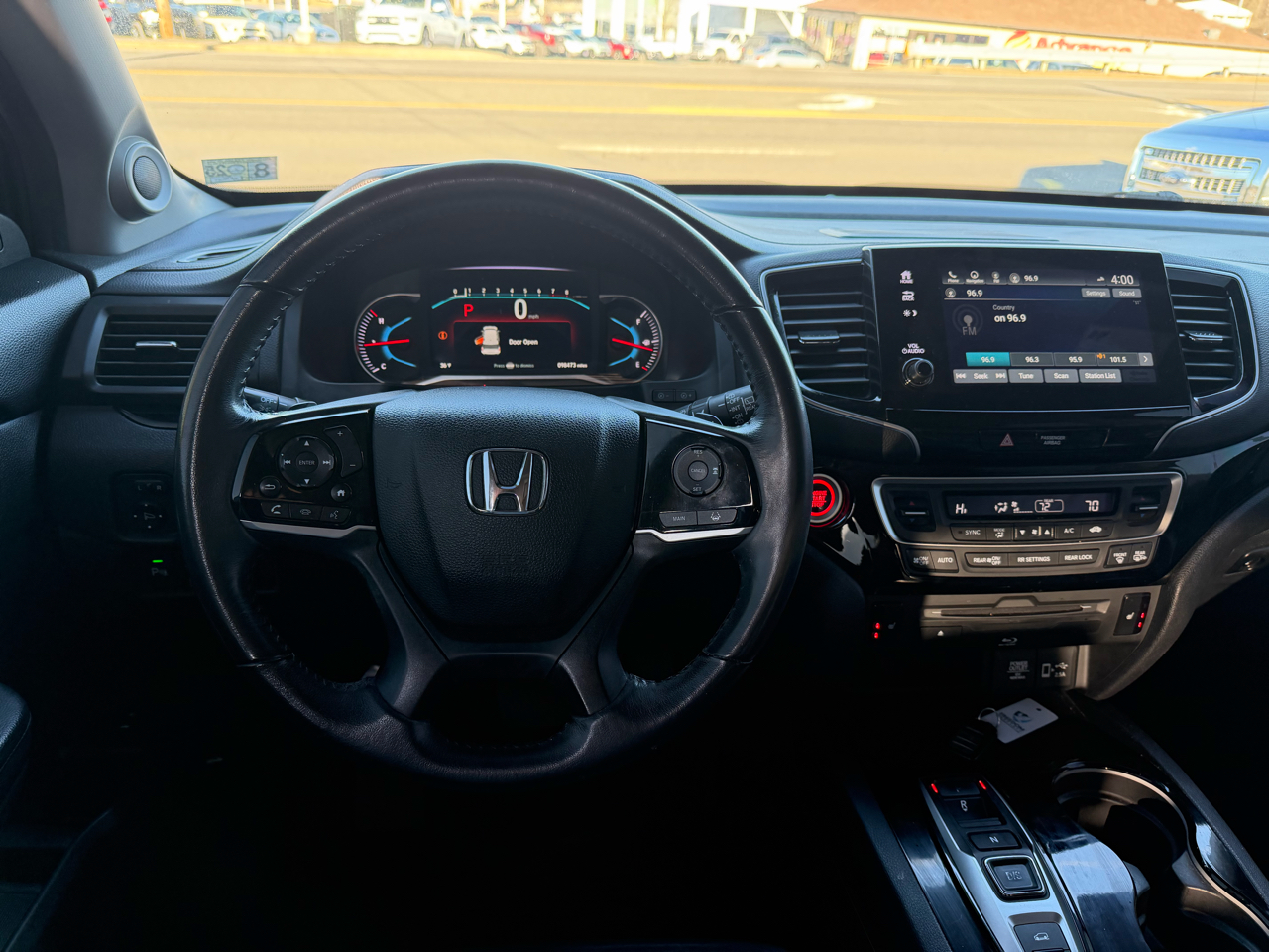 Honda Pilot Touring w/Rear Captain's Chairs AWD 2019