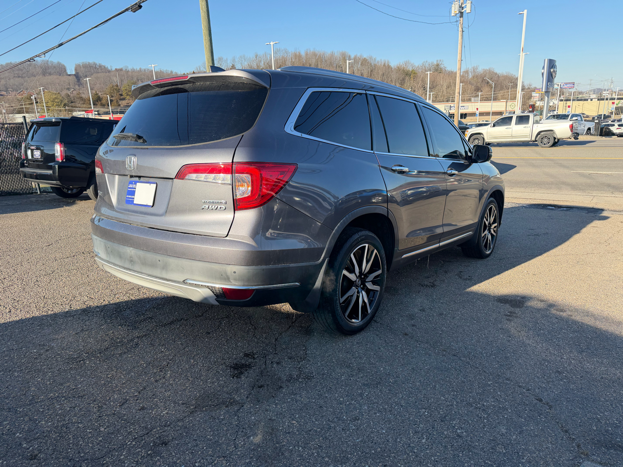 Honda Pilot Touring w/Rear Captain's Chairs AWD 2019