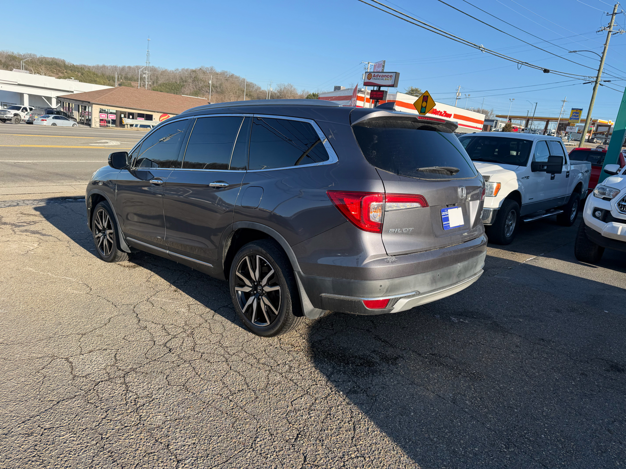 Honda Pilot Touring w/Rear Captain's Chairs AWD 2019