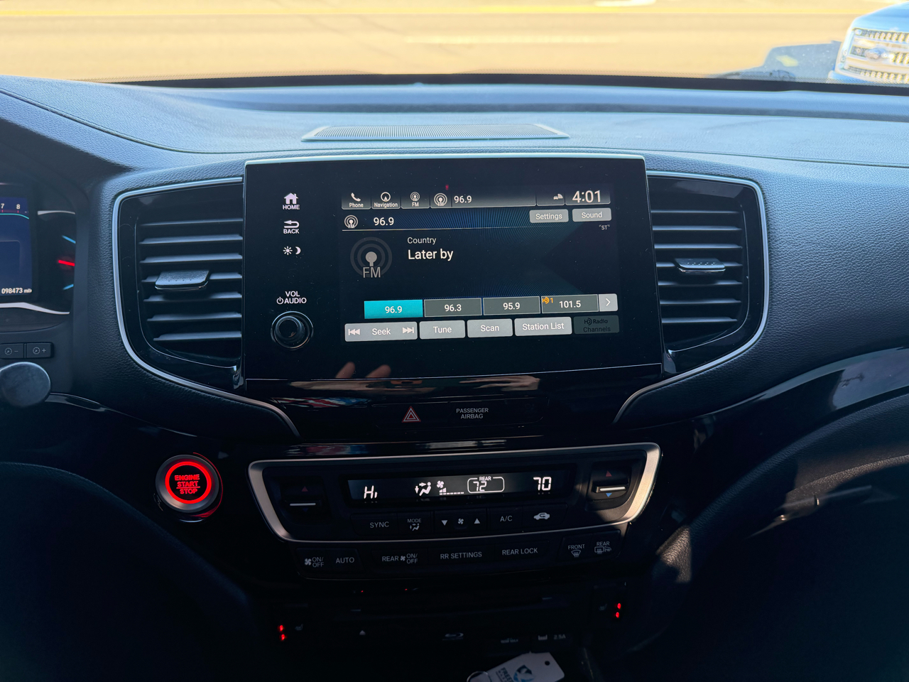 Honda Pilot Touring w/Rear Captain's Chairs AWD 2019