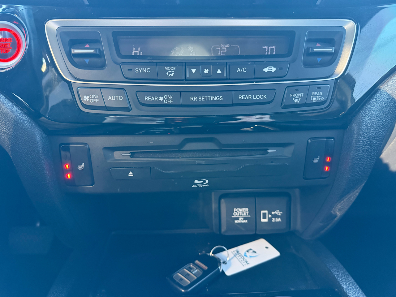 Honda Pilot Touring w/Rear Captain's Chairs AWD 2019