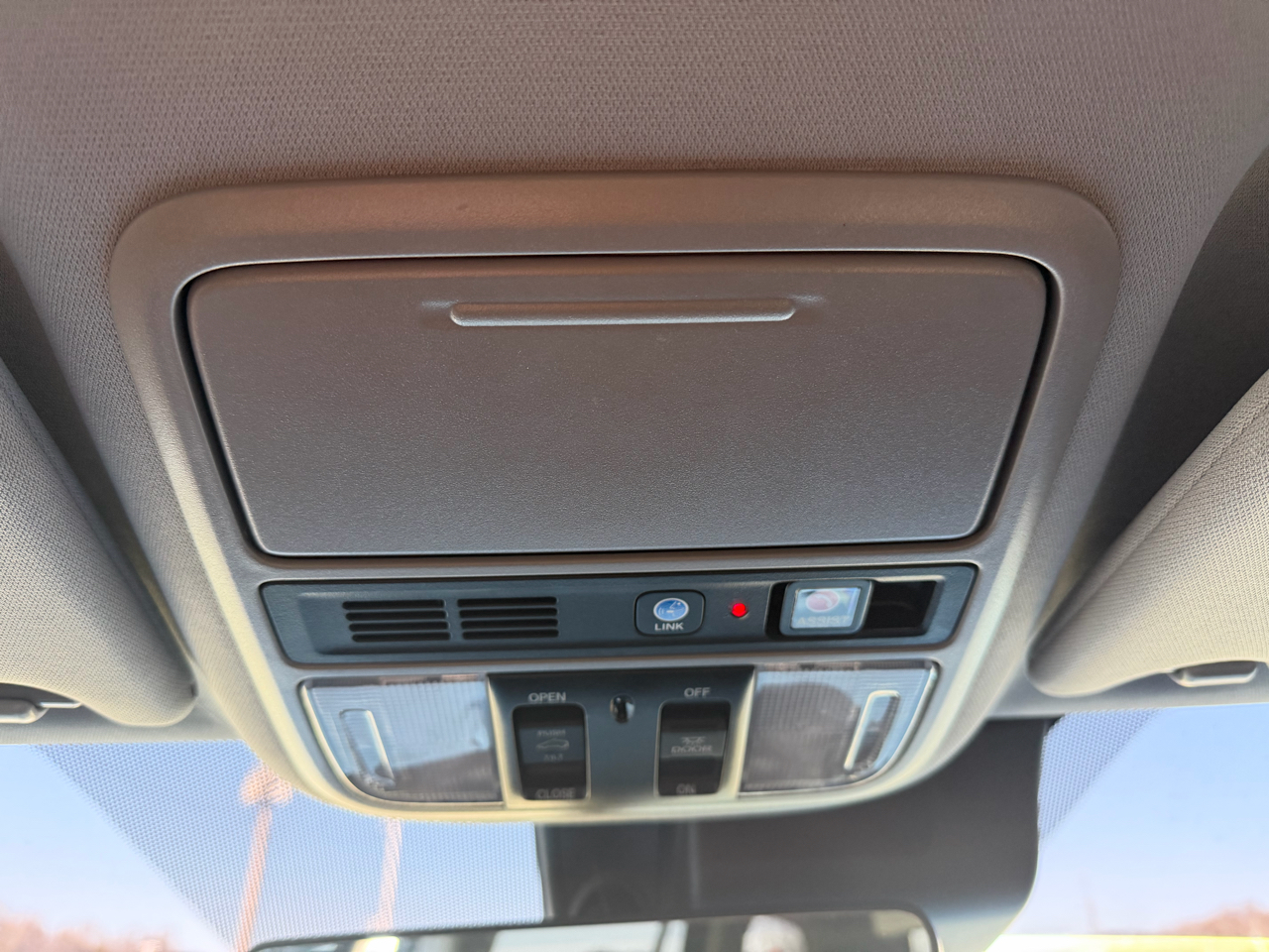 Honda Pilot Touring w/Rear Captain's Chairs AWD 2019