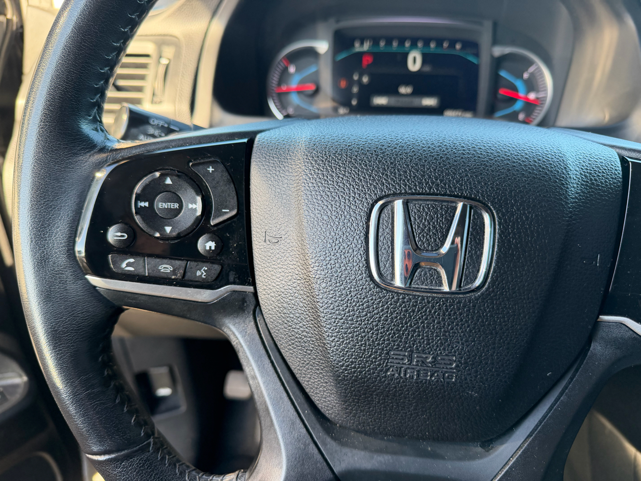 Honda Pilot Touring w/Rear Captain's Chairs AWD 2019