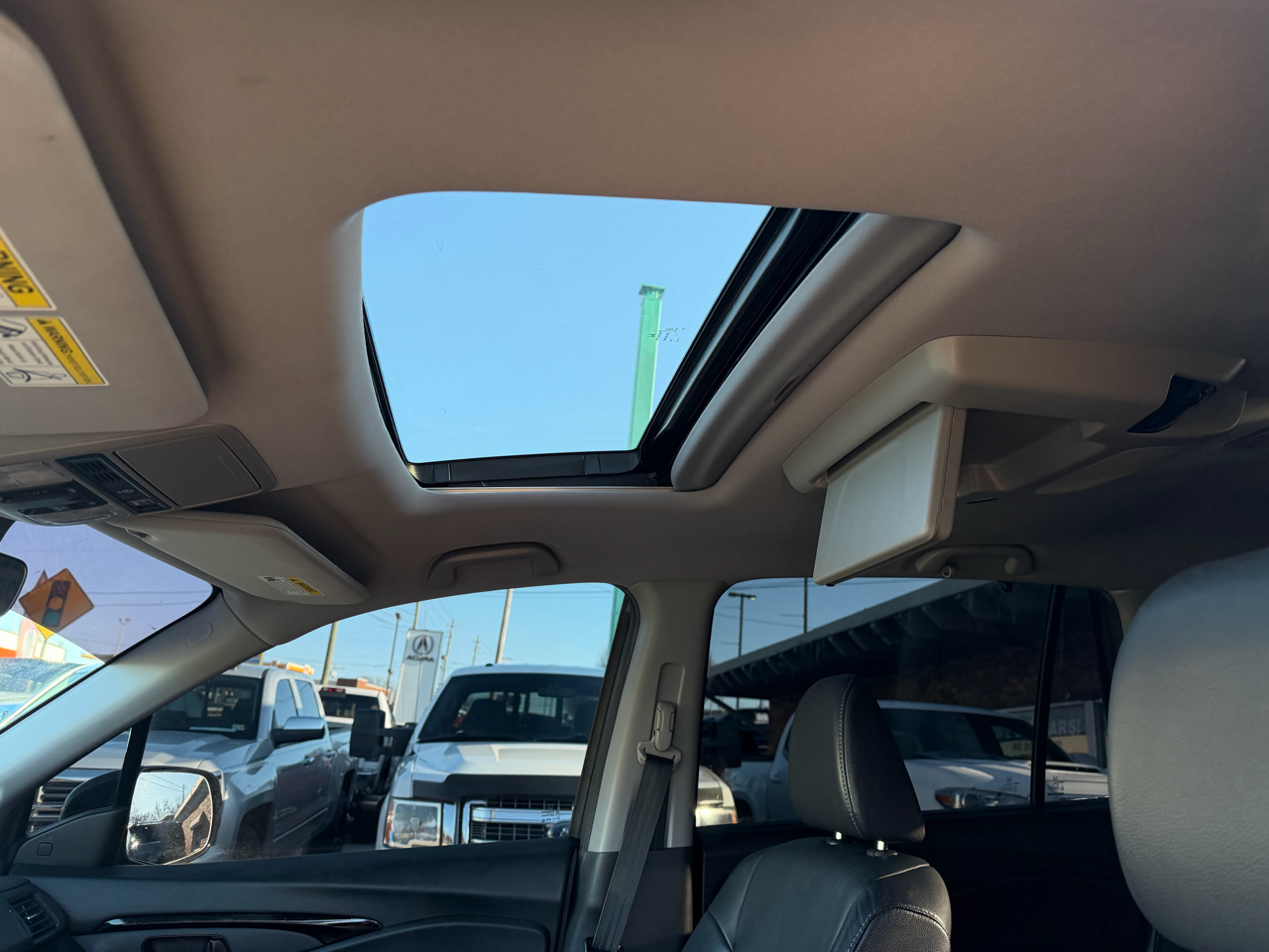 Honda Pilot Touring w/Rear Captain's Chairs AWD 2019