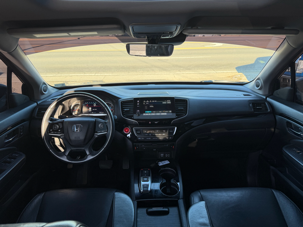 Honda Pilot Touring w/Rear Captain's Chairs AWD 2019