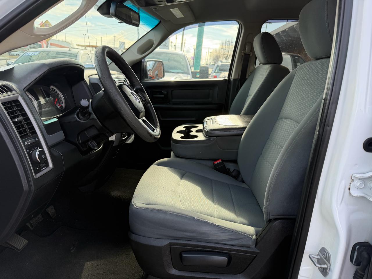 RAM 1500 Tradesman Quad Cab 4WD 2016