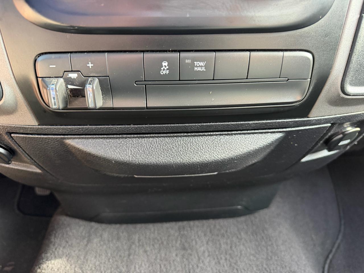 RAM 1500 Tradesman Quad Cab 4WD 2016