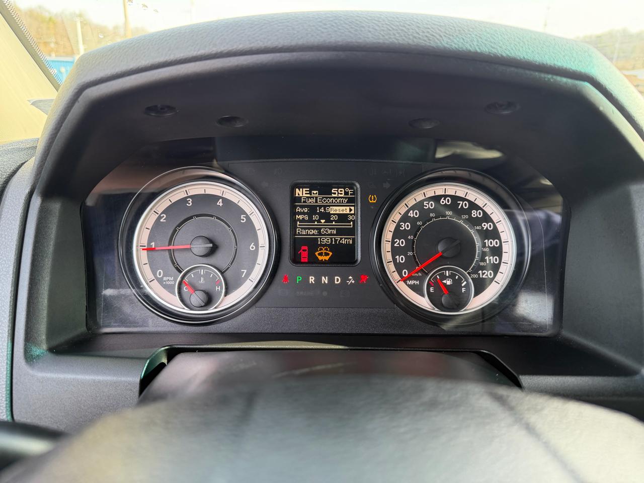 RAM 1500 Tradesman Quad Cab 4WD 2016