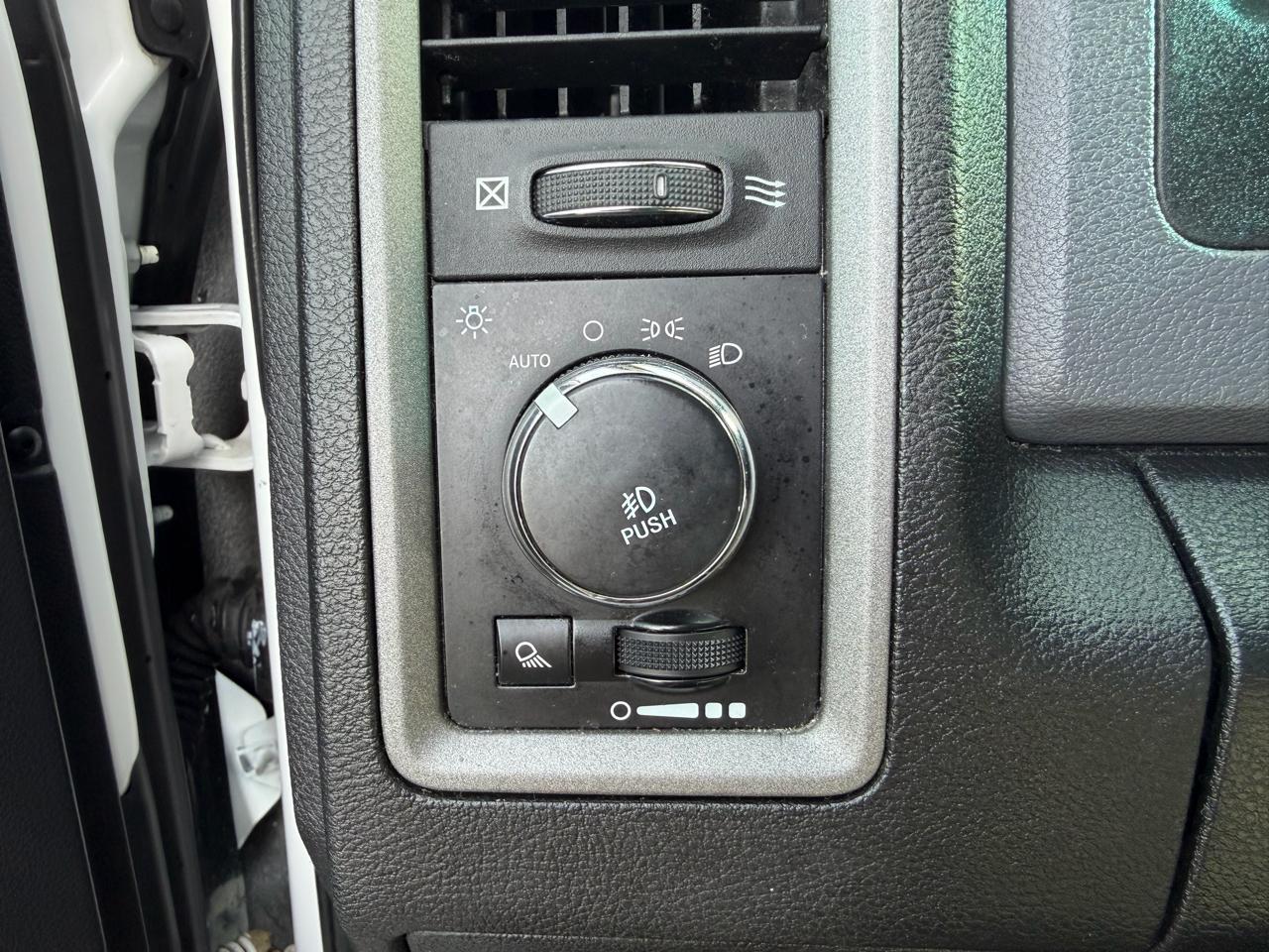 RAM 1500 Tradesman Quad Cab 4WD 2016