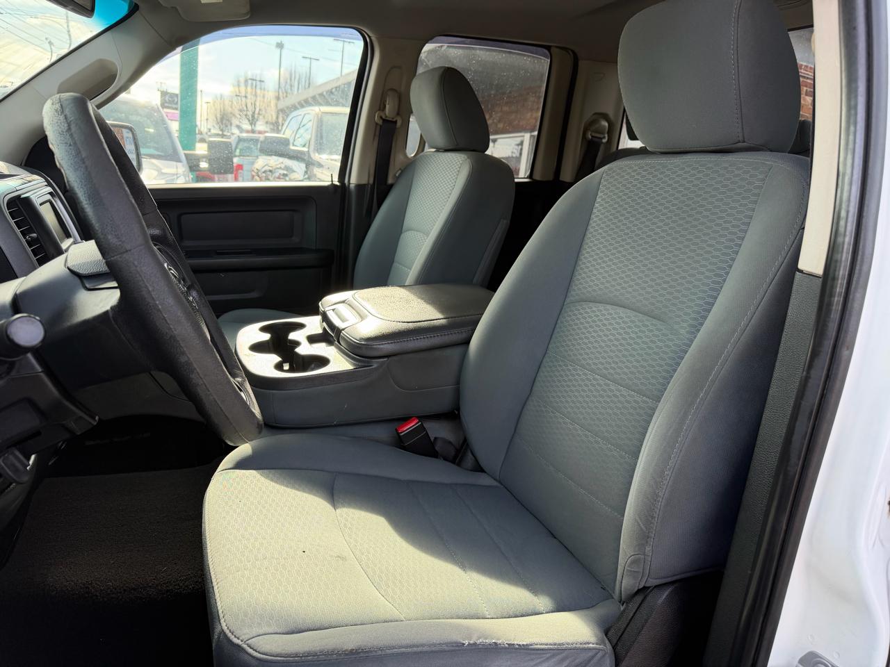 RAM 1500 Tradesman Quad Cab 4WD 2016