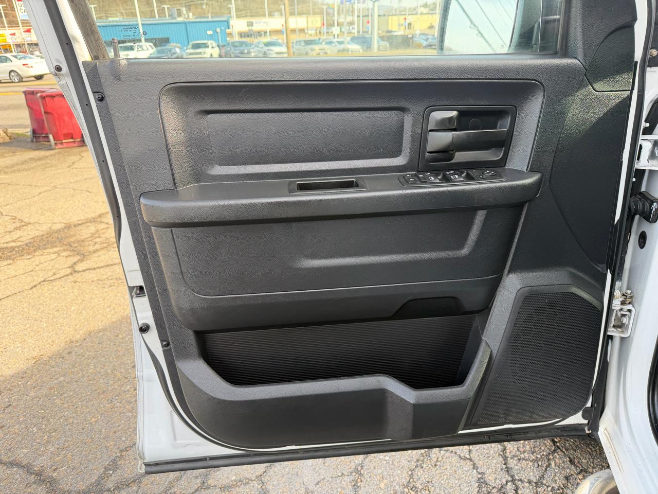 RAM 1500 Tradesman Quad Cab 4WD 2016