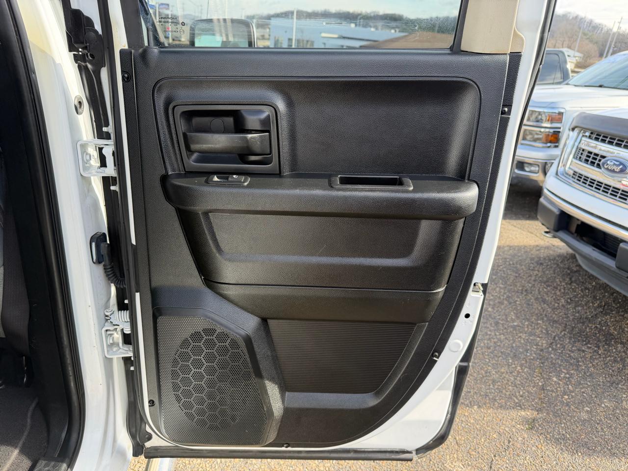 RAM 1500 Tradesman Quad Cab 4WD 2016