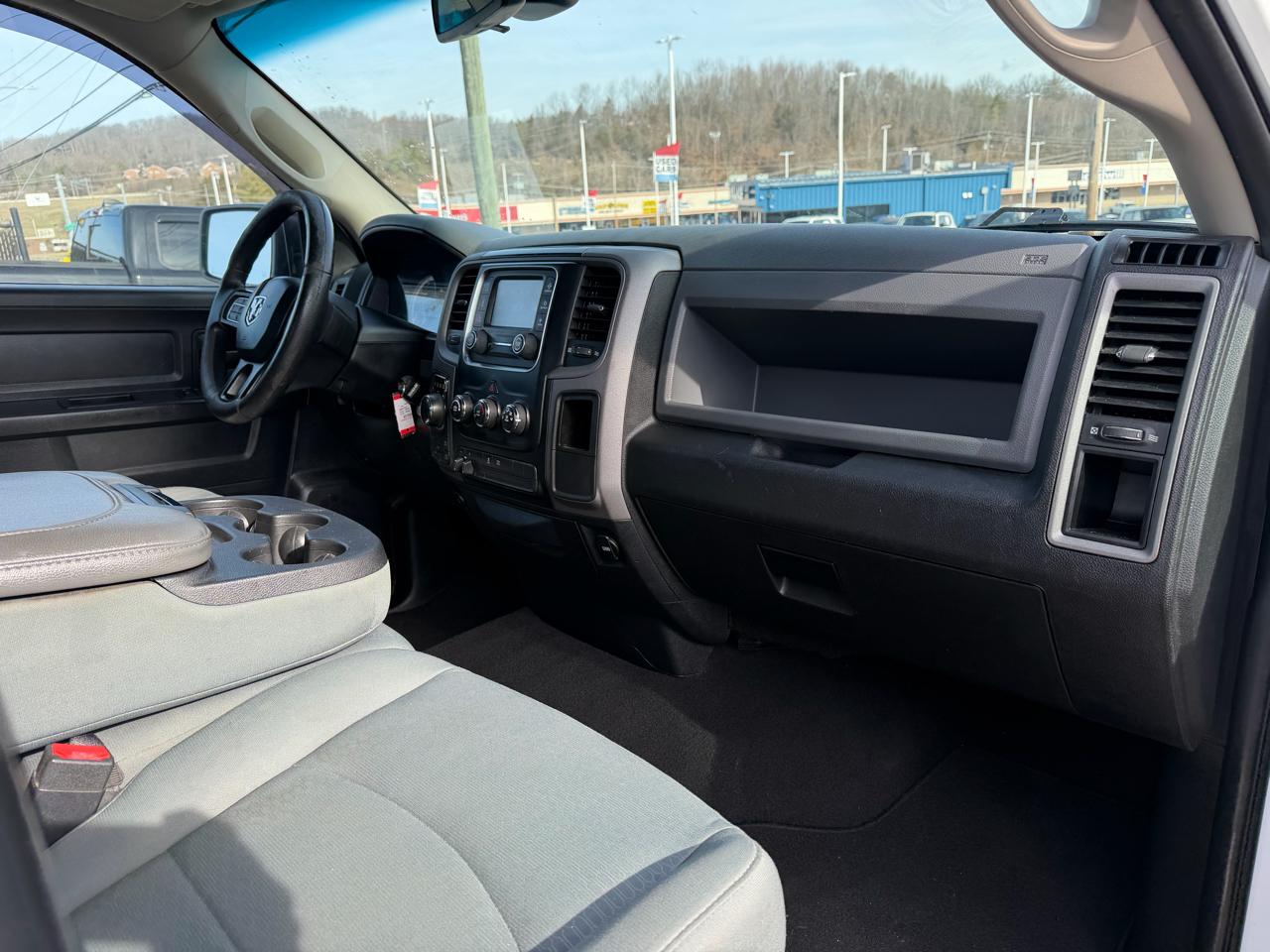 RAM 1500 Tradesman Quad Cab 4WD 2016