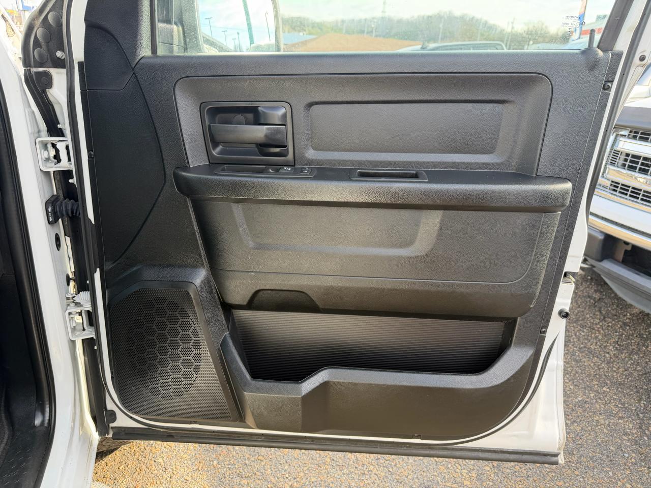 RAM 1500 Tradesman Quad Cab 4WD 2016