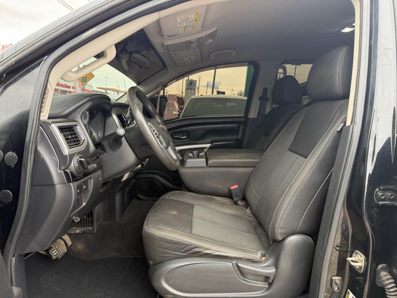 Nissan Titan XD 4WD Crew Cab SV Diesel 2017