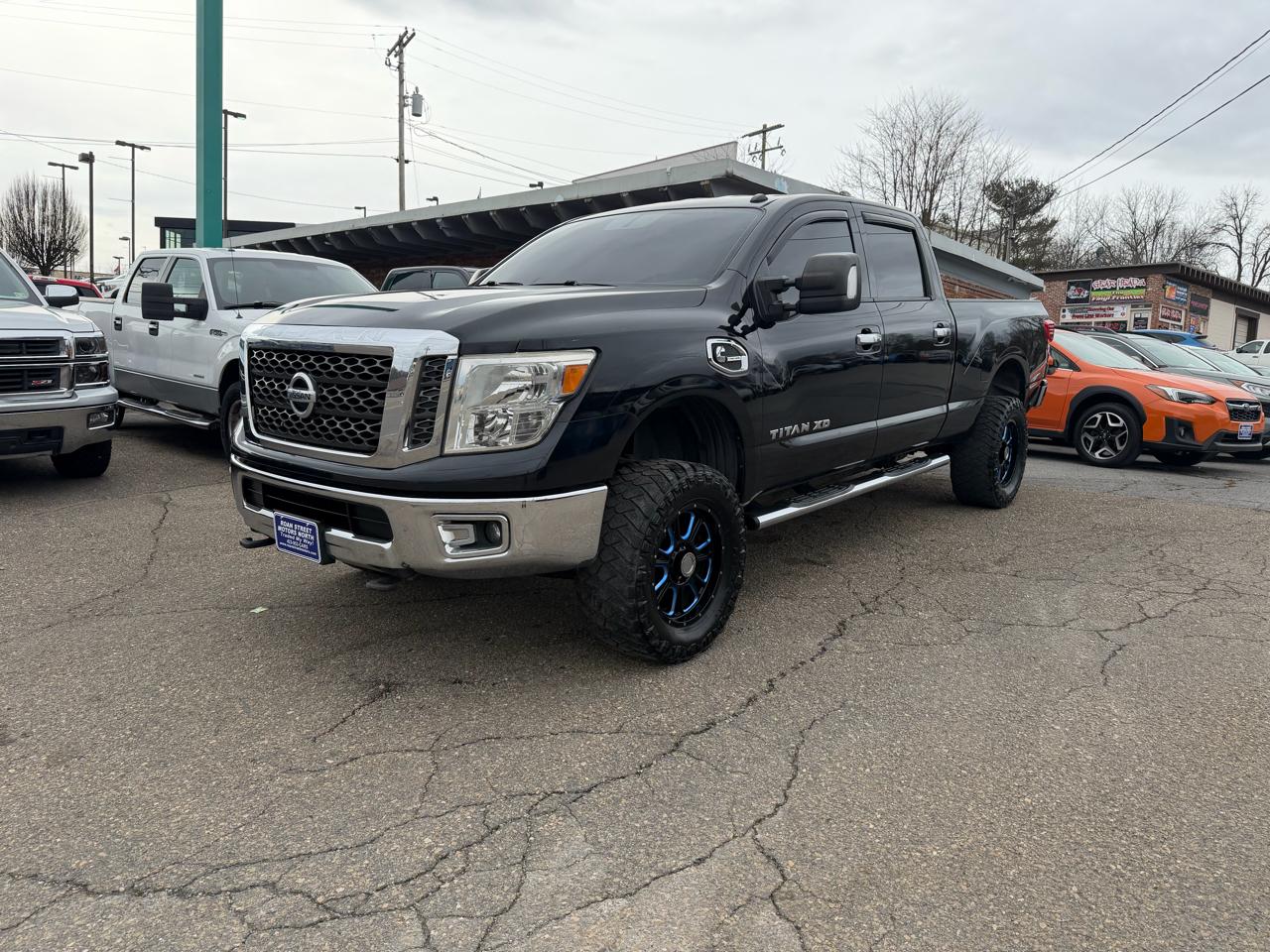 Nissan Titan XD 4WD Crew Cab SV Diesel 2017
