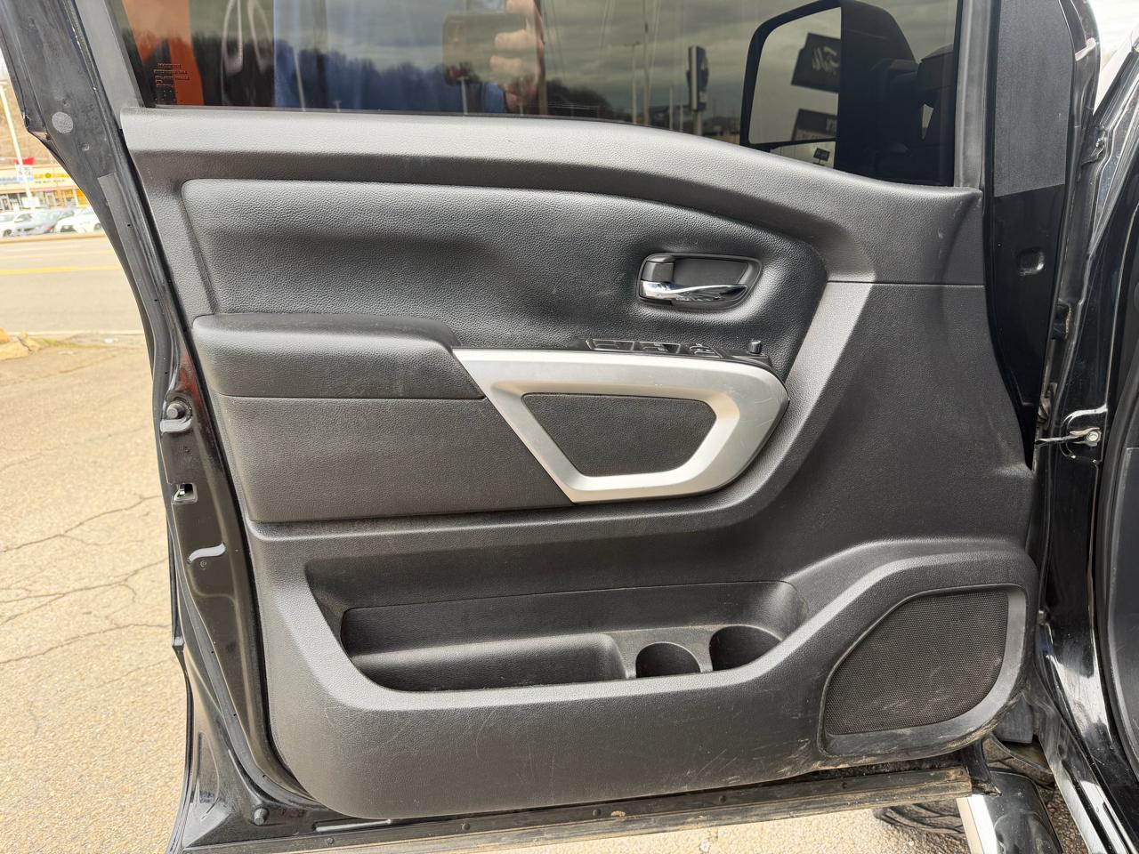 Nissan Titan XD 4WD Crew Cab SV Diesel 2017