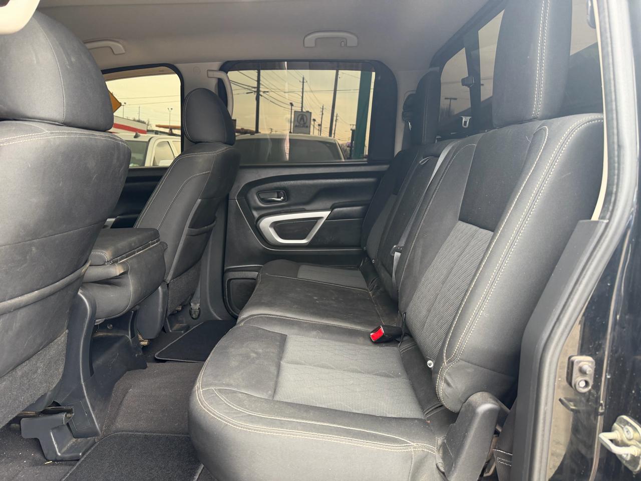 Nissan Titan XD 4WD Crew Cab SV Diesel 2017