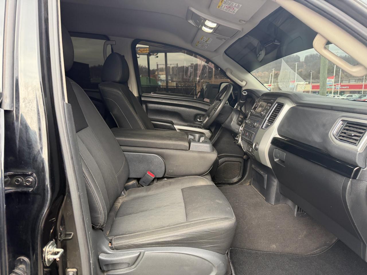 Nissan Titan XD 4WD Crew Cab SV Diesel 2017