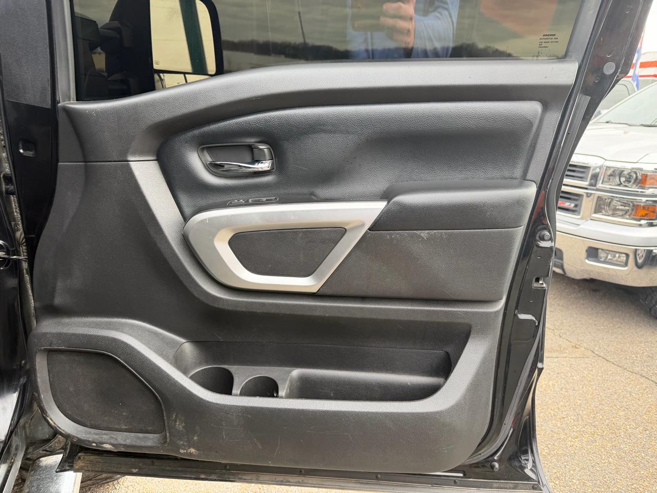 Nissan Titan XD 4WD Crew Cab SV Diesel 2017