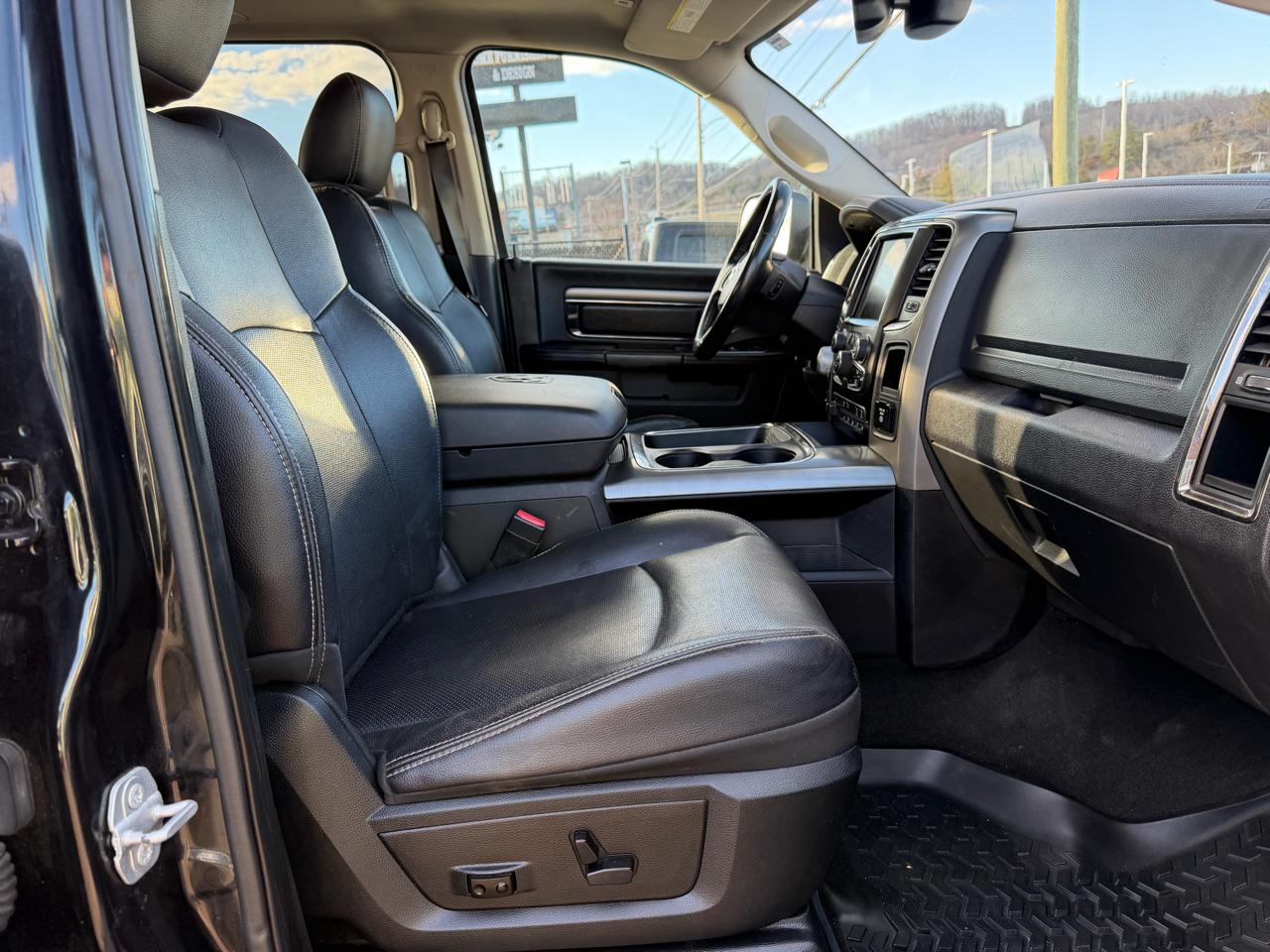 RAM 1500 Sport Crew Cab SWB 4WD 2017