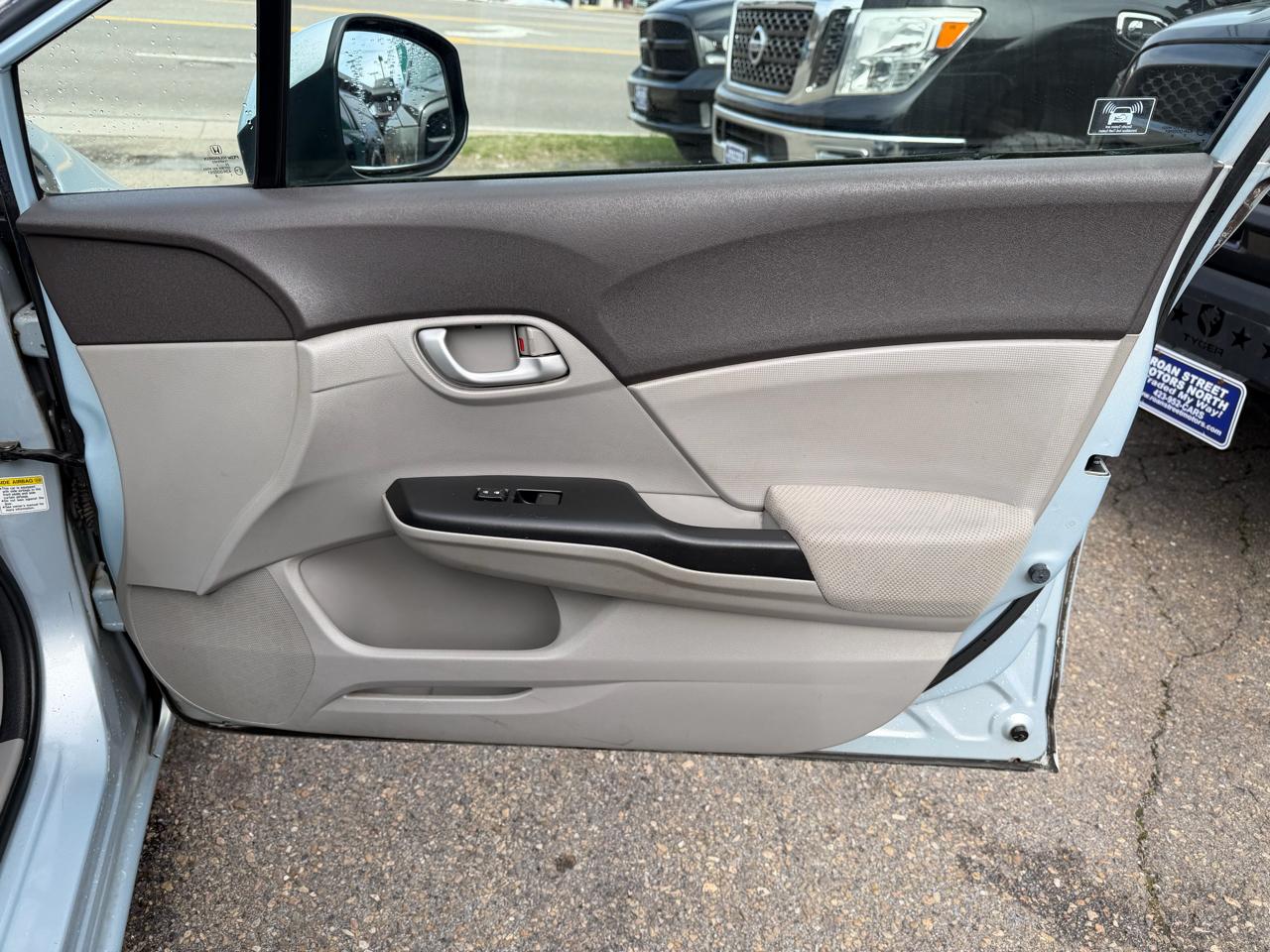 Honda Civic LX Sedan 5-Speed AT 2012