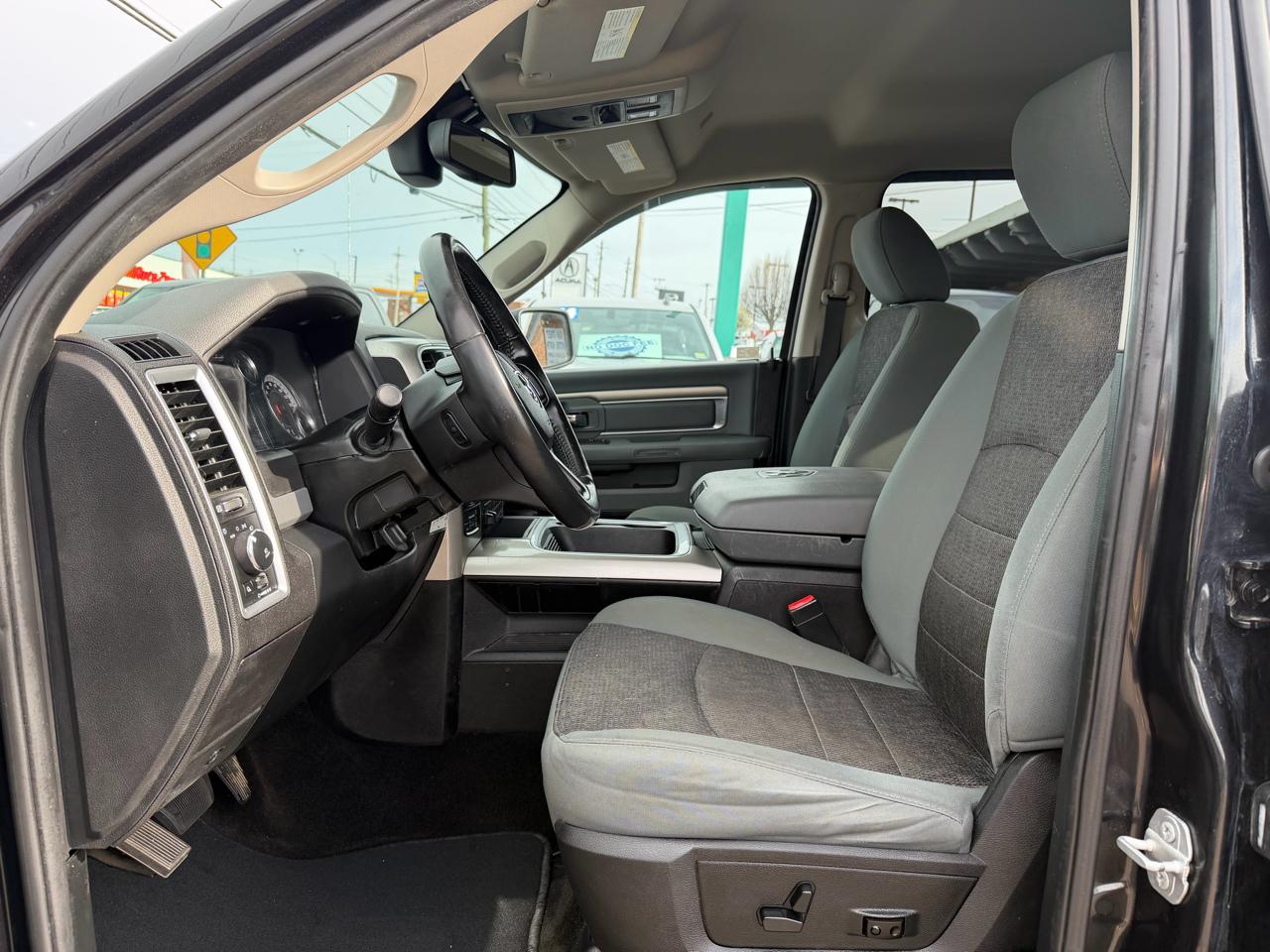 RAM 1500 SLT Crew Cab SWB 4WD 2017