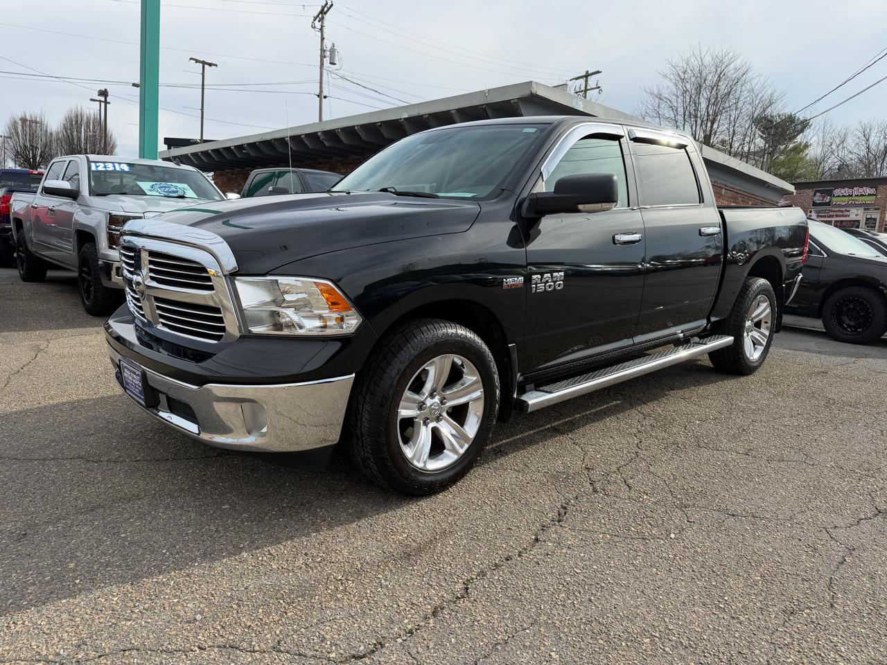 RAM 1500 SLT Crew Cab SWB 4WD 2017