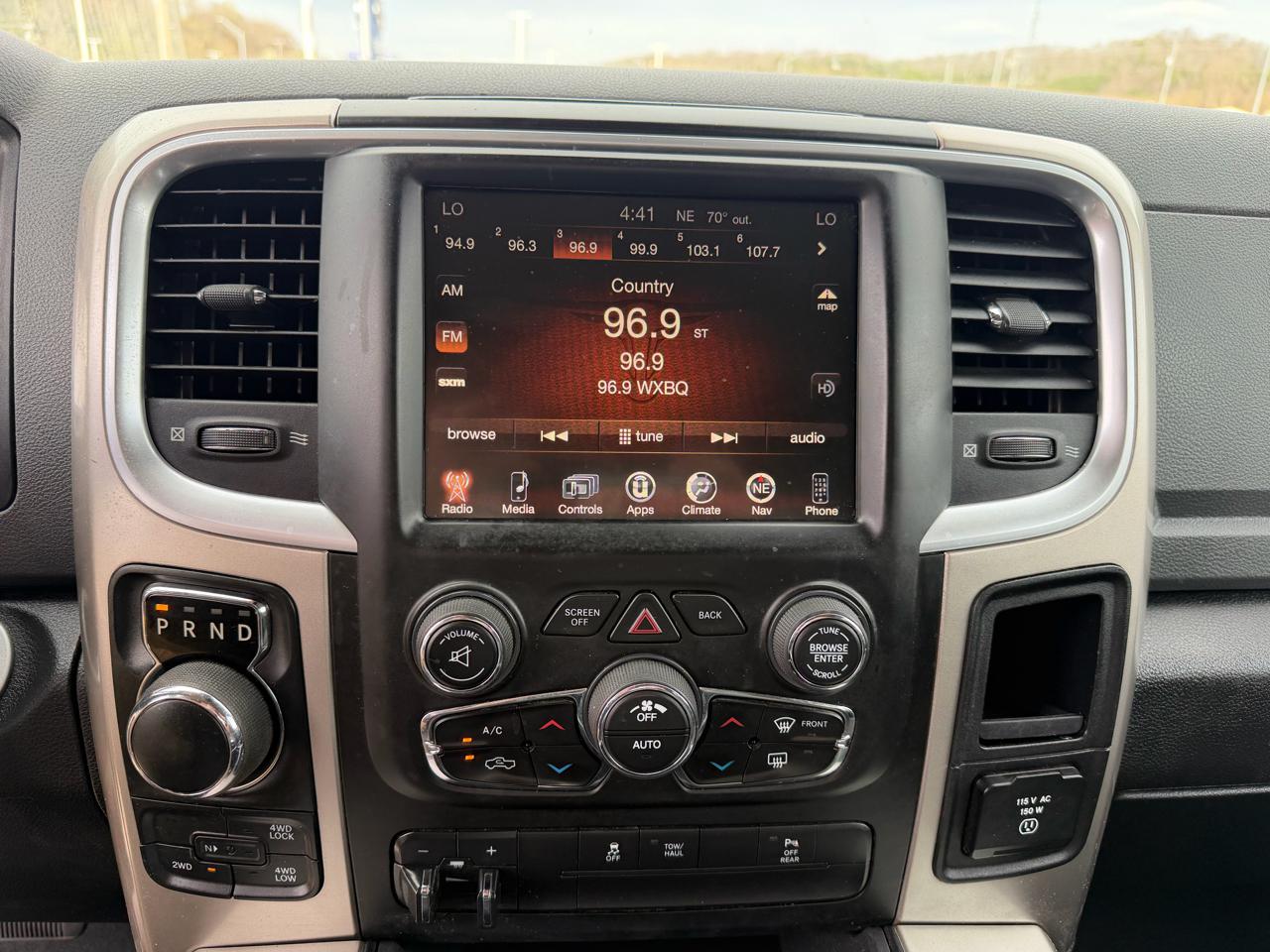 RAM 1500 SLT Crew Cab SWB 4WD 2017