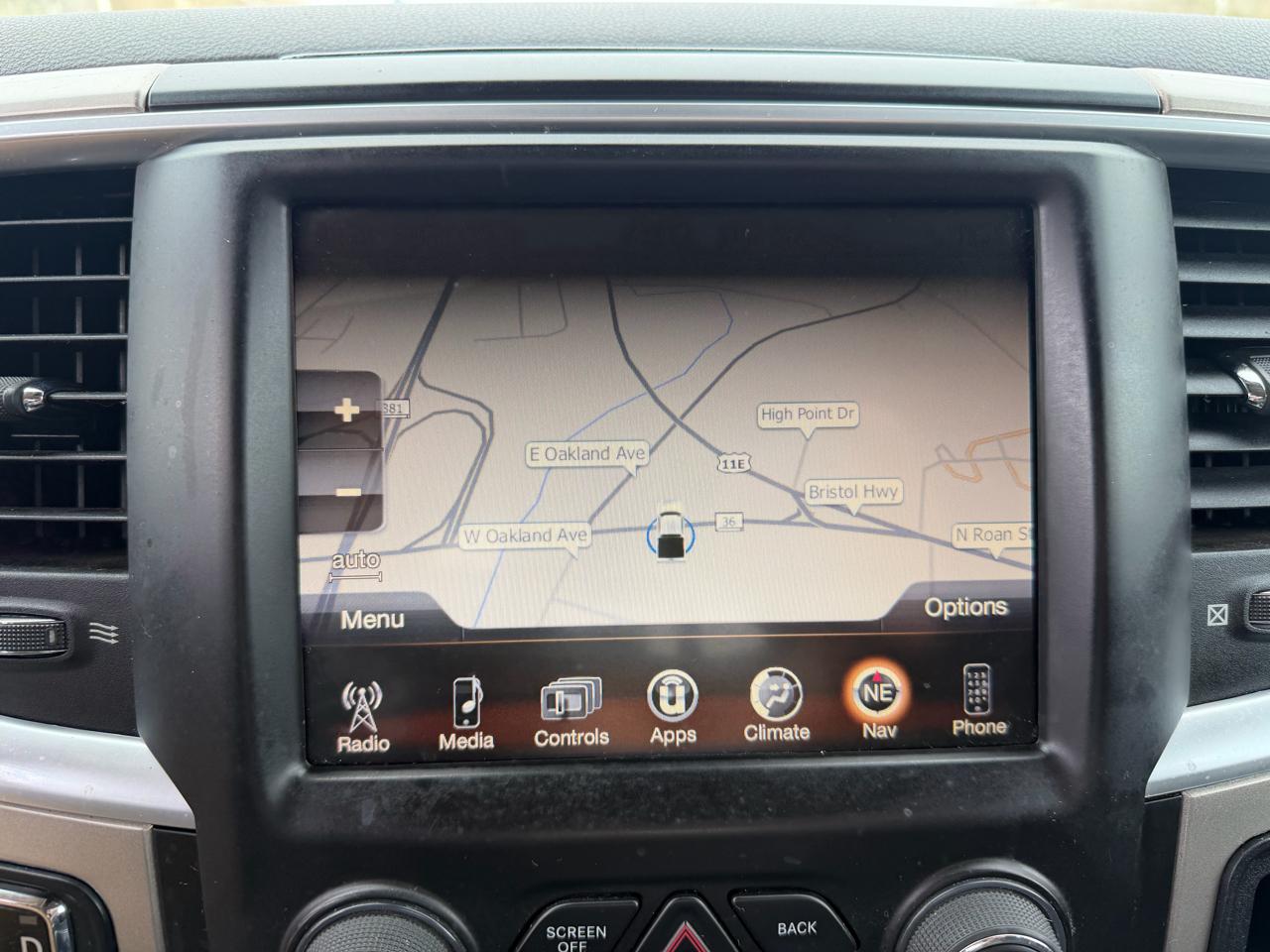 RAM 1500 SLT Crew Cab SWB 4WD 2017