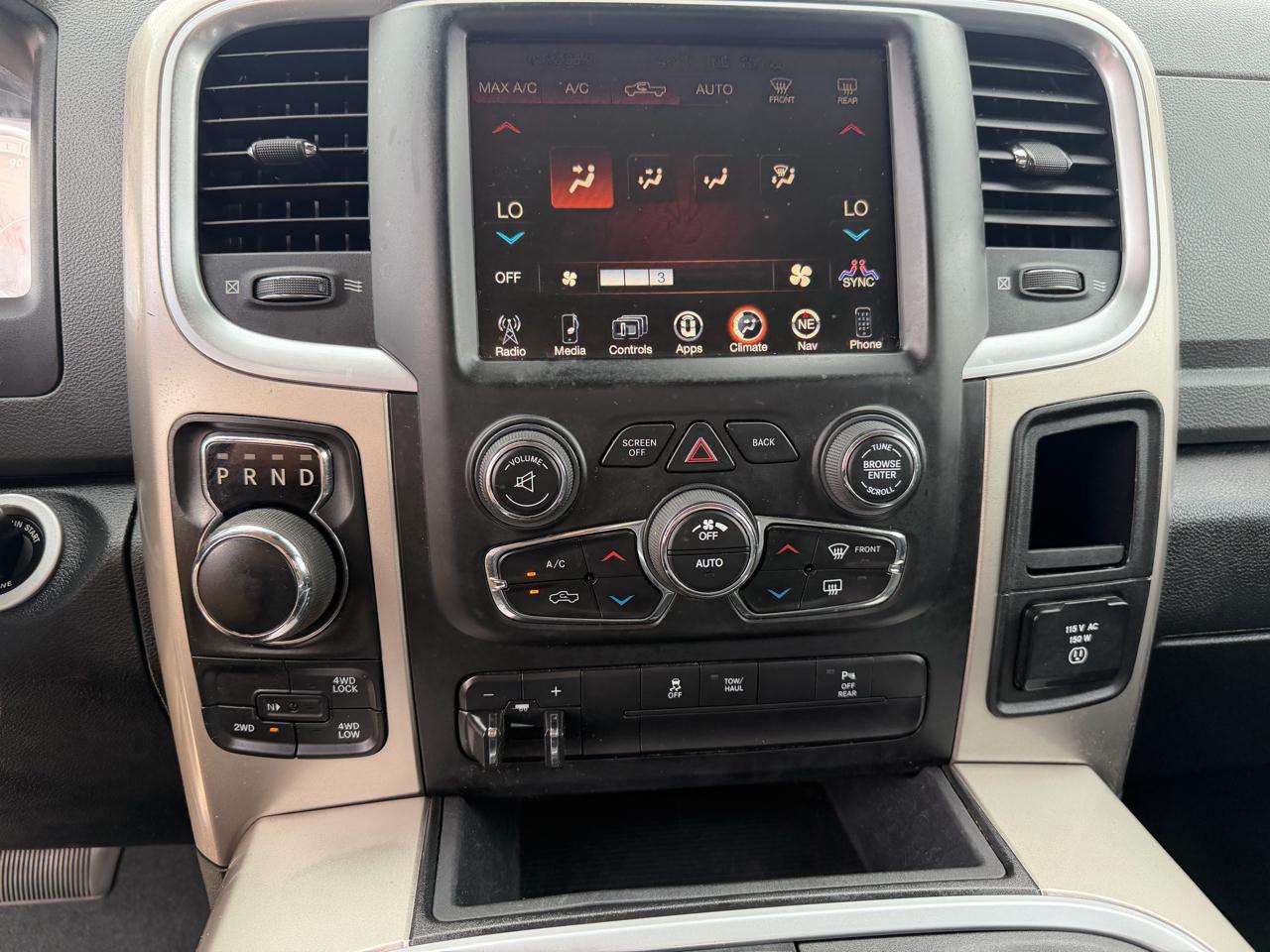 RAM 1500 SLT Crew Cab SWB 4WD 2017