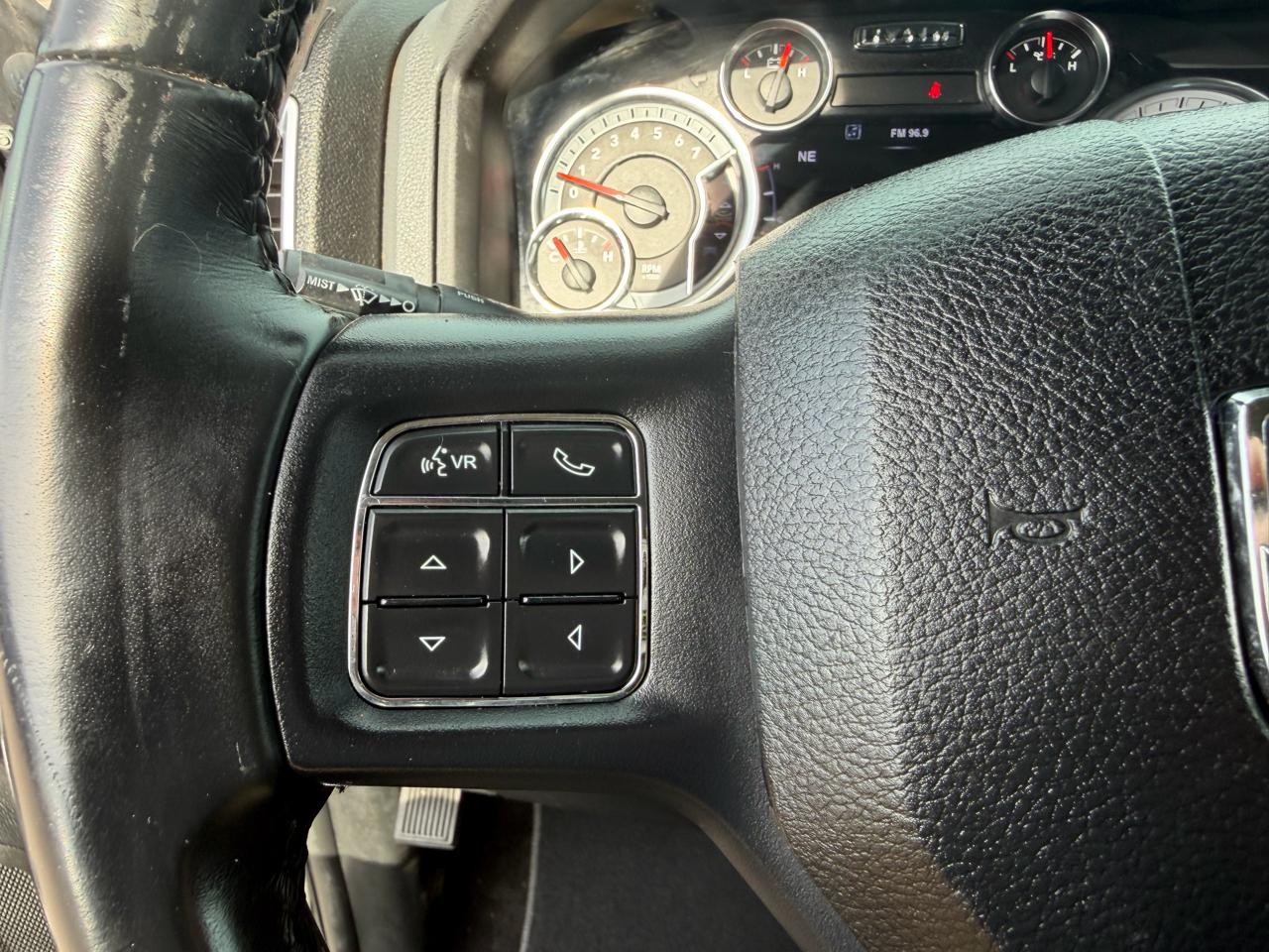 RAM 1500 SLT Crew Cab SWB 4WD 2017