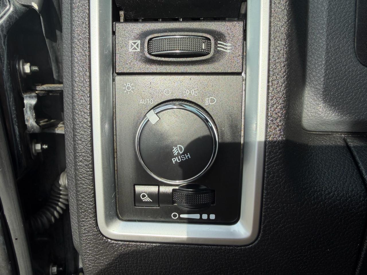 RAM 1500 SLT Crew Cab SWB 4WD 2017