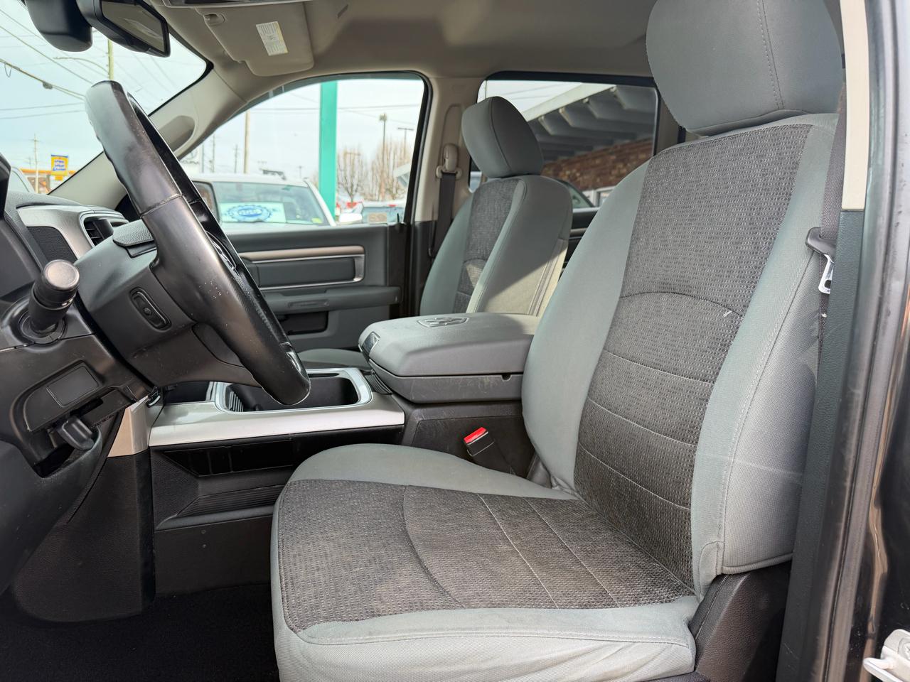 RAM 1500 SLT Crew Cab SWB 4WD 2017