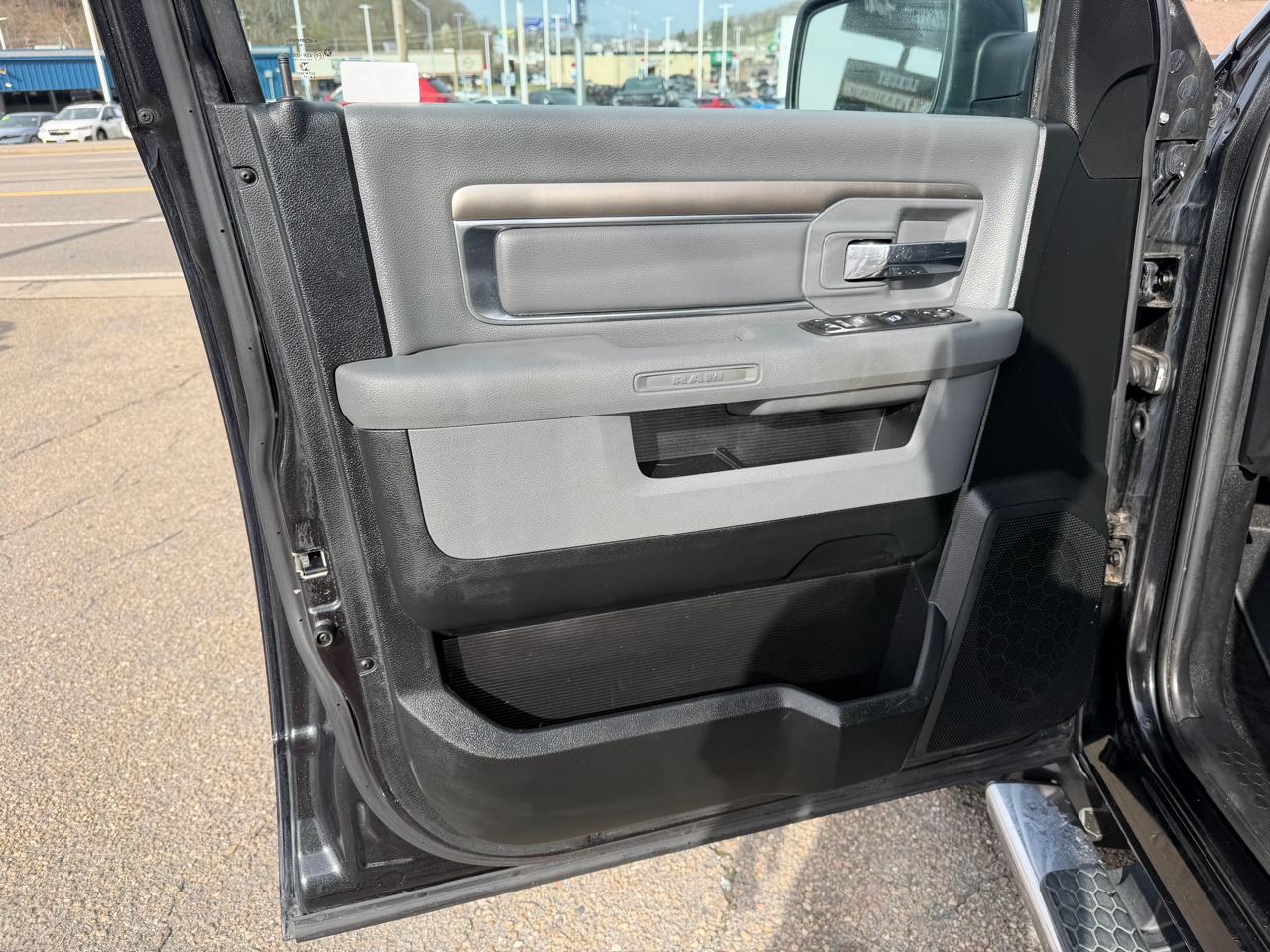 RAM 1500 SLT Crew Cab SWB 4WD 2017