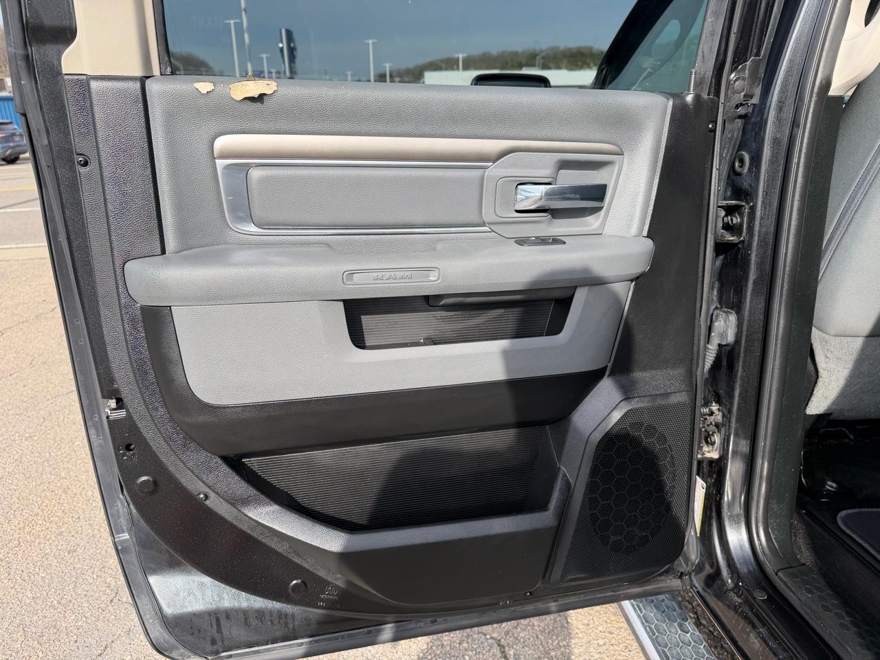 RAM 1500 SLT Crew Cab SWB 4WD 2017