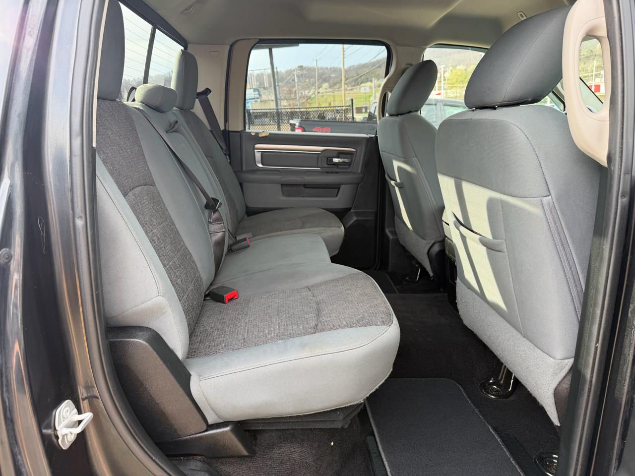 RAM 1500 SLT Crew Cab SWB 4WD 2017