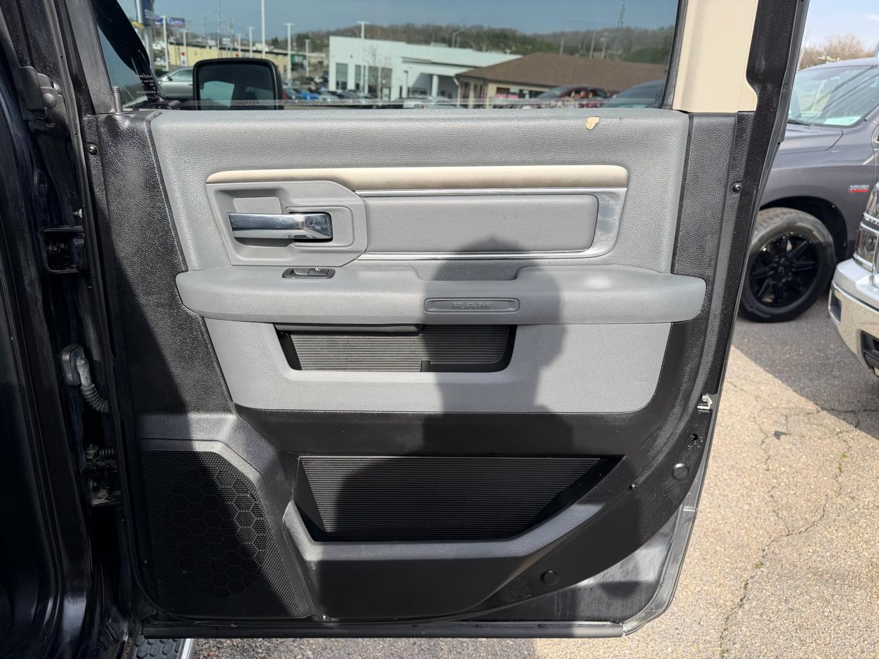 RAM 1500 SLT Crew Cab SWB 4WD 2017